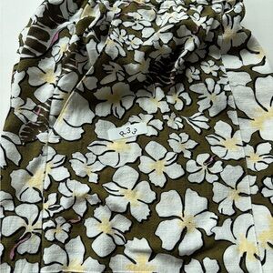 R33, Women’s Olive Green Floral Print Shorts